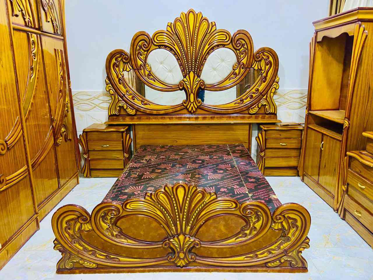 للبيع غرفة نوم توج خشب صاج حطاطه ثقيل كنتور ملحق 6طابقين استخدم قليل نضافه 100/100  
عنوان الرمانه البعبيد 
سعرها مليون 50 وبي مجال 
يوجد نقل وشد مجاني واصل لباب بيتك 
‏‪***********‬‏
