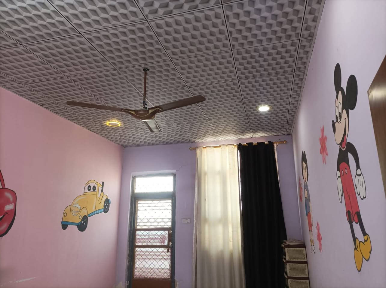 بيت جديد للبيع على طريق السنيه مساحة 200م بناء 2غرف وصاله مطبخ واستقبال وحمام طارمه حلوه تفاصيل أكثر على رقم ***********
