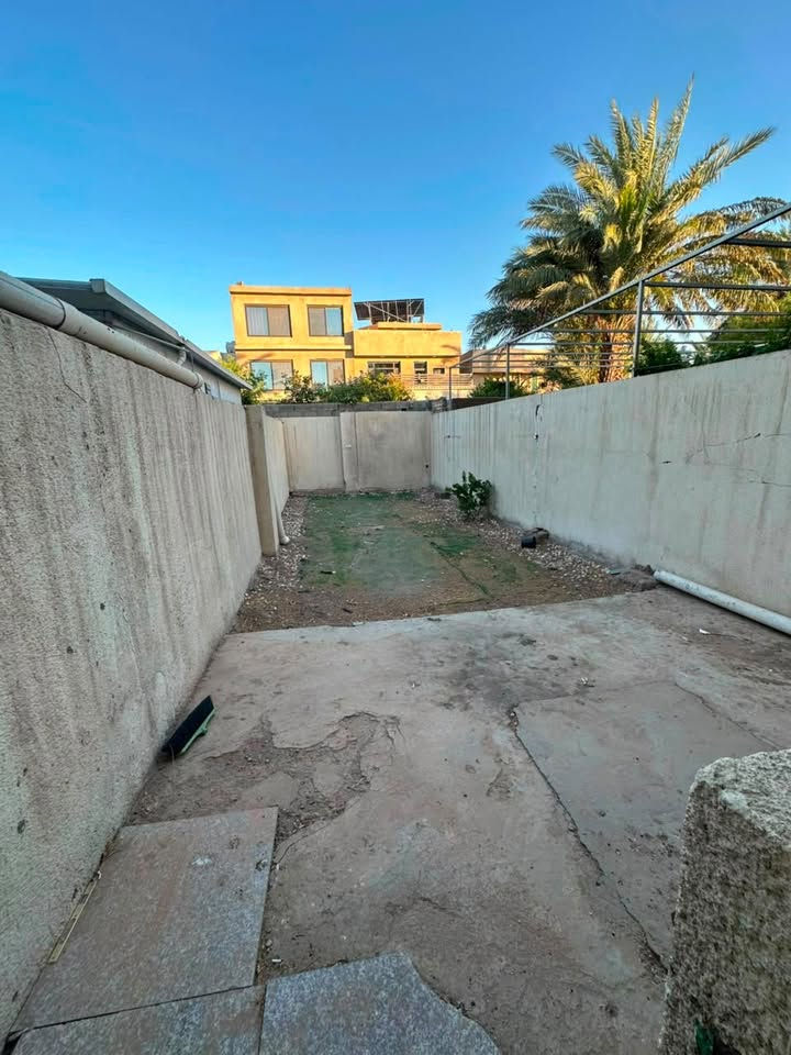 �✨ للإيجار في السيدية – بيت راقي ومميز ✨🏡
🌟 بيت بمساحة 150م
🛏️ يتكون من:
✅ 4 غرف نوم
✅ صالة واسعة
✅ مطبخ مرتب
✅ خدمات متكاملة
✅ كراج
✅ حديقه

💰 السعر:  مليون و350 قابل للتفاوض
 
📞 للاستفسار والحجز:
مكتب حلم عقاري للوساطة العقارية
📱***********
