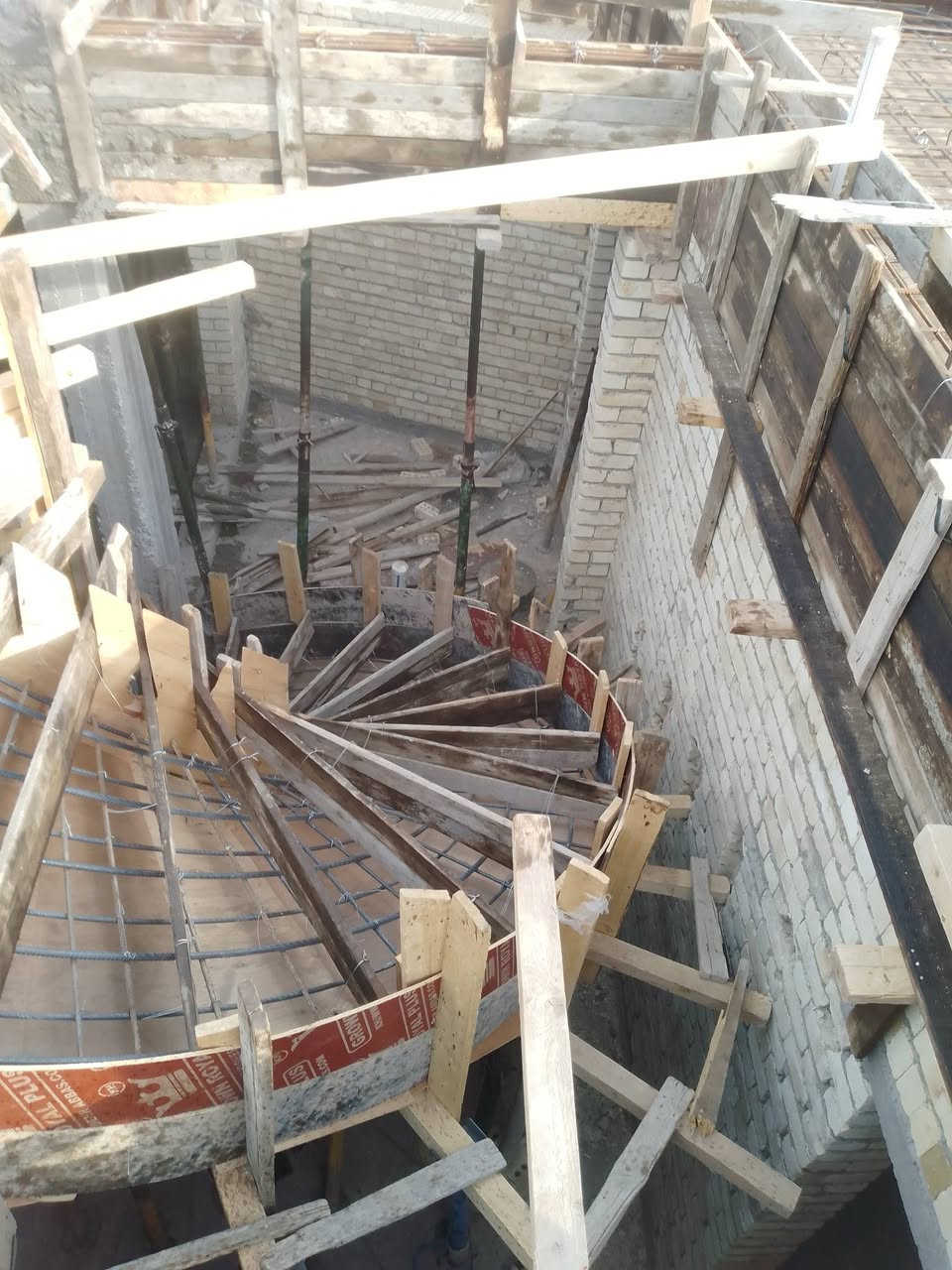 خلفه بناء ونجار قالب اسكن في بغداد البياع شرط استلام مهندس كادر كامل سرعه بالعمل والتوفيق للجميع أتصل وشوف الشغل ابنفسك والاسعار جيده ***********.***********
