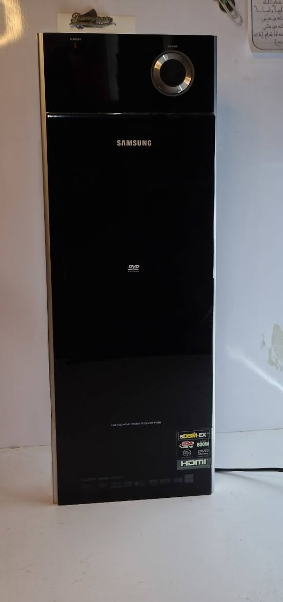 SAMSUNG 🇰🇷 (SLIM DVD CINEMA SYSTEM)
الجهاز شغال كامل لكن العدسة ضعيفة ماتقرأ والباب يفتح وينسد بس ينرادله دفعة بدون ريموت الازرار كلها شغالة 
بيه كم طخة مأشر عليها بالصور ما تضر شي 
الجهاز نضيف وسعره حلاوة طبعا 
فقط 25 الف ومتوفر توصيل لجميع انحاء العراق ✨
. 
. 
. 
النوع: مسرح منزلي (Home Theater)
النظام الصوتي: 2.1 قناة (سماعتين + صب ووفر)
القدرة الصوتية الكلية: حوالي 800 واط (PMPO) (القوة الفعلية أقل)
تصميم نحيف (Slim Design)
مشغل أقراص: DVD
يدعم:
DVD / DVD±R / DVD±RW
CD / CD-R / CD-RW
صيغ الفيديو:
AVI
MPEG
DivX
صيغ الصوت:
MP3
WMA
تقنية USB Direct Play (تشغيل مباشر من الفلاش)
دعم Dolby Digital
تحكم عن بعد (ريموت)
راديو FM


**إذا كنت صاحب هذا الإعلان وتريد حذفه لأي سبب، رجاءا أرسل رسالة إلى الدعم الفني**
