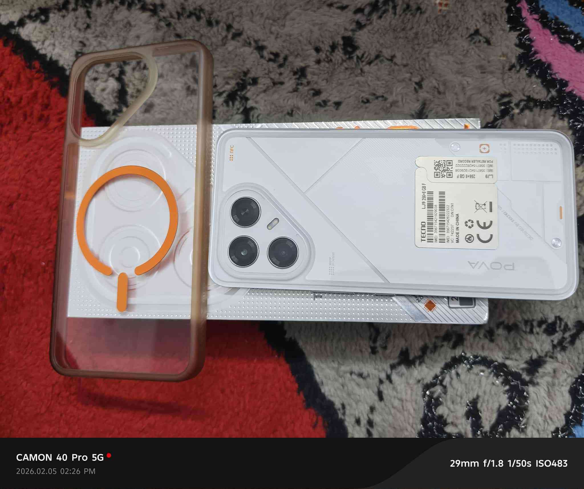 ​📱 للبيع: ملك الفئة TECNO POVA 7 Ultra 5G (نسخة الـ Ultimate) 👑
الجهاز بحالة الوكالة (Zero)، استخدام شخصي حذر لمدة 3 أشهر فقط. اللون أبيض ثلجي ⚪ ونظافة تامة (أخو الجديد) 🚿.
​🧠 وحدة المعالجة المركزية وأنظمة التبريد:
​المعالج: MediaTek Dimensity 8350 Ultimate بـ معمارية 4 نانومتر الموفرة للطاقة 🧠.
​عدد الأنوية: معالج ثماني النواة (Octa-core) بتردد يصل لـ 3.0GHz لأداء صاروخي 🚀.
​نظام التبريد: منظومة متطورة مكونة من 12 طبقة تبديد حراري ❄️ تمنع الحماوة (Thermal Throttling) نهائياً 🧊.
​الأداء الفعلي: تشغيل PUBG Mobile بـ 120FPS ثابتة 🎮، ويدعم COD و Genshin Impact بأعلى إعدادات 🕹️.
​📱 الشاشة والنظام البصري:
​نوع الشاشة: شاشة AMOLED خرافية تدعم جميع الألوان📱✨.
​التردد: سرعة تحديث 144Hz لسلاسة مطلقة 🏄‍♂️ ودقة +FHD لتفاصيل دقيقة 💎.
​الكاميرا الخلفية: بدقة 108MP احترافية تدعم الذكاء الاصطناعي 📸📸.
​الكاميرا الأمامية: بدقة 13MP لصور السيلفي 🤳✨.
​🔋 منظومة الطاقة وإدارة الشحن:
​البطارية: سعة عملاقة 6000mAh تصمد يومين 🔋🔋.
​الشحن السريع: قوة 70W ⚡⚡ . 
​الشحن العكسي: يدعم شحن الأجهزة الأخرى بقدرة 30W 🔄 (سلكي ولاسلكي) 🔋⚡.
​صحة البطارية: السعة القصوى 100% (جديدة تماماً) 💯.
​🤖 تقنيات الذكاء الاصطناعي (Tecno AI):
​مساعد Ella الصوتي: ذكاء اصطناعي تفاعلي لتنفيذ الأوامر 🗣️🤖.
​الترجمة الفورية: مترجم ذكي للمكالمات والدردشة 🌐🌐.
​الإنتاجية: أدوات تلخيص النصوص 📝، مسح العناصر من الصور (AI Eraser) 🎨، وصانع خلفيات ذكي 🖼️.
​📶 الاتصال والمميزات الدقيقة:
​NFC: يدعم الدفع الإلكتروني والاقتران السريع 💳📲.
​Bluetooth: أحدث إصدار لاتصال مستقر وبدون تأخير بالصوت 🔊🎶.
​الشبكات: دعم كامل لترددات الجيل الخامس 5G 🌐📡.
​إضاءة الحالة: (Status Light) خلفي تفاعلي ويه الإشعارات والموسيقى 💡🌈.
​المقاومة: تصميم مقاوم لرذاذ الماء والغبار بمعيار IP64💦🛡️.
​النظام: أحدث إصدار Android 15 وواجهة HiOS 15.1.2 ⚙️.
​✅ الملحقات: الكرتونة وكافة الملحقات الأصلية متوفرة، عدا دبوس الشريحة📌  . 
#الجميع


**إذا كنت صاحب هذا الإعلان وتريد حذفه لأي سبب، رجاءا أرسل رسالة إلى الدعم الفني**