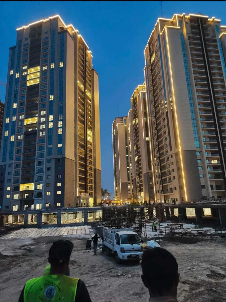 بسم الله الرحمن الرحيم 

.. للبيع فقط…فرصه للاستثمار 
والسعر جدا مناسب 

شقه في مجمع رويال ستي المنصور /البيجية 

 غرفتين وصاله حمامات عدد ٢ مع لوندري
منظومه اطفاء حرائق في كل الغرف والممرات بالكون على طول الشقة اطلالة مميزه داخليه على النافوره والبوليفارد تطل على كل المجمع من الداخل  

مساحه الشقه ١٨٢ متر

طابق —١٦ —اطلاله داخلية البنايه رقم— ٧ —المميزه 
المجمع راقي جدا ومسكون وموقع استثماري 

الشقه زون الثاني تكون جاهزه خلال هذه السنة مع مطبخ مجهّز (كاونتر، مرشحة، فرن، طباخ) وسبالت نظام تكييف وتبريد مركزي VRF  
كهرباء 24 ساعة
مميزات المجمع:

مساحات خضراء تشكّل 75% من المشروع
4 منافذ دخول مع سيكورتي
مهبط طائرة على كل بناية
طابو صرف + سند مستقل

للاستفسار

***********

 #المنصور
#مجمع
#رويال
#الشعب
#بغداد
#تسويق
#خدمات
#اعلانات
#اكسبلور
#تفاعل
#مشاهدات
#عقارات
#مطارالمثنى
#عقارات_بغداد
#شقة
#عقارات_المنصور
#العراق
