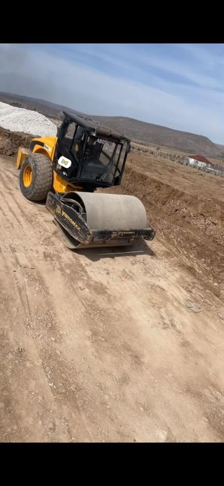 عاديل JCB
موديل2006
 محرك 6بستن
رقم تحويل بشرط
نوع ستيل و اطلاف
سعر410$مجال
***********☎️
