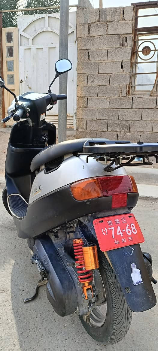 ((/سلام عليكم/)) 
درجة بطة للبيع الدراجة حلوة ونضيفة محرك لا مفتوح ولامجفت شرط وكالة مديل 2003 الدراجة كاملة مابيهة اي نقص كهربائيات شغالة كيجات شغالة ((/السعر 700 وبيهة مجال /)) 
***********
