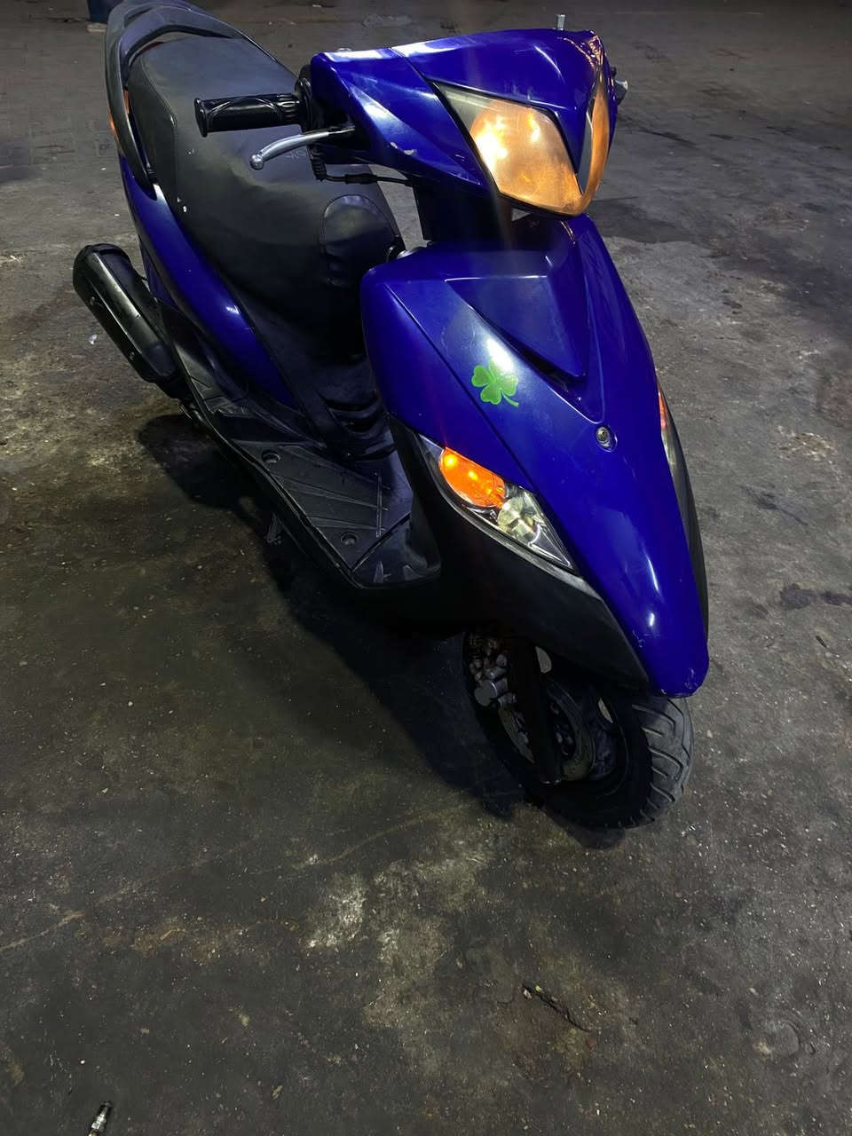 سلام عليكم للبيع دراجه سكنس ثعلب دراجه بلاديه شلعه ومعدل شك كاع كامله من طول لطول مكينه بلاديه مكفوله من نضوح دخانه خرسه تجي تشغل وتطلع مال جناي دراجه اي نقص مابيها  السعر 550 مكاني بغداد الدوره شارع 60رقمي ***********
