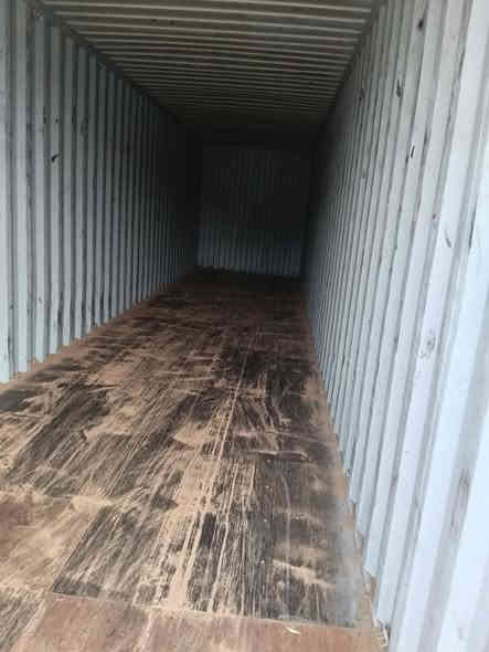 سلام عليكم حاويات 12 متر نضيفه 
سعر الوحده 26 ورقه جديده 

‭0777 749 3956‬
