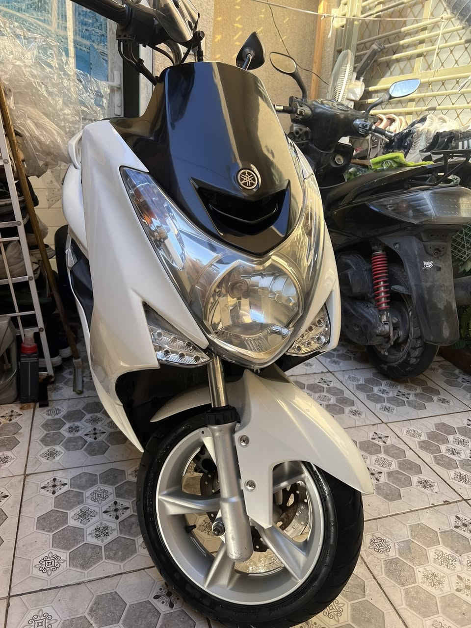 سلام عليكم للبيع
يوماها ماجسته اس ياباني قبق نفخ حديث 
دراجه جديده جديده كلش مال رمبه مصالها سبوع من نازله كفاله من طول للطول إذا زلخ واحد بل كفر راجعه مكينه كهربائيات كلهن كفاله جيب شكو فيتر تعرفه وتعال الماجسته معروفه بل رزانه ولمشي مالتها  
عنواني بغداد شعب 
رقمي *********** هاذ واتساب 
رقم التصال *********** 
سعر دراجه 13500 دولار او 13ورقه ونص وبيها مجال للشراي واني خادم
