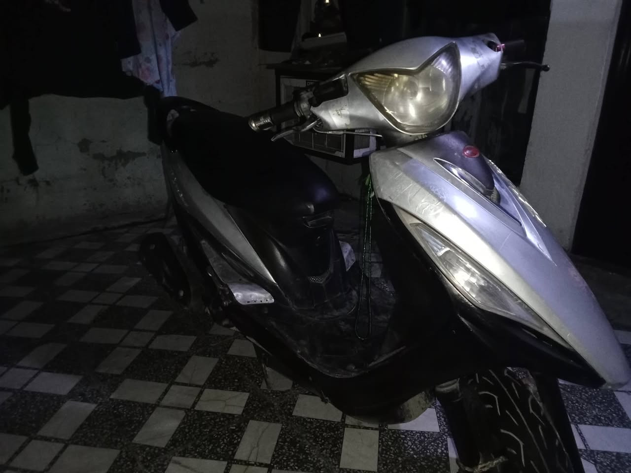 السلام عليكم دراجة للبيع كامكو  الدراجه هسه مبدللهه هورن وباتري جدد نكره سلف السعر 300وبيه مجال قليل المكان بغداد مدينة الصدر متواجد فيس بوك أو هاذ رقمي بي واتساب فقط ***********
