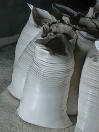 كافه مناطق الزراعيه يوجد جص الفلوجه والنجف يوجد ٣٠ كونيه او ٤٠ او ٦٠ ا...