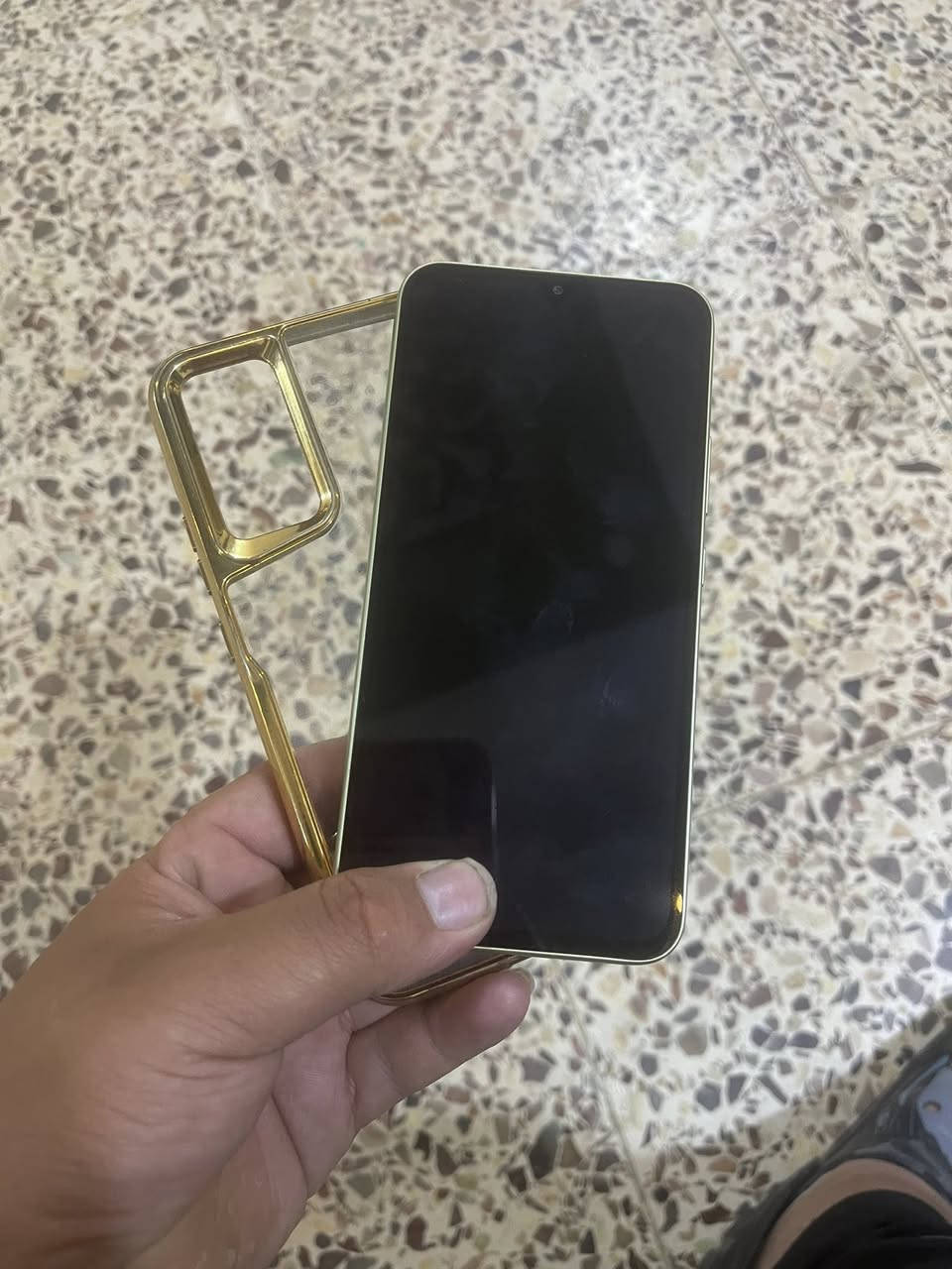 رجاىن اقرى المنشور زين
Galaxy A34 5G 

جهاز بلادي ما مفتوح 🔓 

بصمة اصبع مدمجه بالشاشة
+بصمة وجهـ

سماعه استيريو  +سماعه بيها خنه بسيطه 

الشاشة6.6 بوصة - 120 هرتز - Super AMOLED 

ذاكرة 256 

الكاميرا48 + 8 + 5 ميجابكسل 

المعالجMediatek Dimensity 1080

البطارية5000 مللي أمبير - 25 واط

المكان الرمادي ***********
