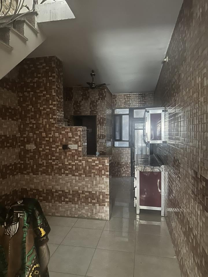 السكان قرب المزادات مشتمل ألا يجار مساحته ٥٠ يحتوي على ٣ نوم وصاله ومطبخ وخدمات  السعر ٥٠٠الف ***********
