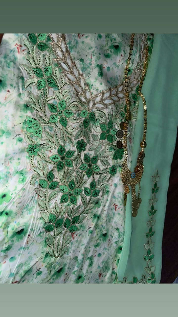 ✨ شازترین مخاویری ئیماراتی - ئێستا بەردەستە ✨
خانمە نازدارەکان، ئەگەر بەدوای تێکەڵەیەک لە ڕەسەنایەتی و مۆدێرنە دەگەڕێن، ئەم کۆمەڵە مخاویرە نوێیەمان بۆ ئێوەیە:
• 📏 بڕی قوماش: ٤ مەتری تەواو (بۆ هەموو قەبارەیەک دەبێت).
• 🧣 لەچکی تایبەت: هەر پارچەیەک لەچکی ستایلی خۆی لەگەڵدایە.
• 💎 کوالیەتی: قوماشێکی نەرم و پلە یەک کە بۆ لەبەرکردن زۆر ئاسوودەیە.
• 💰 نرخ: تەنها ٢٤ هەزار دینار!
🎁 پێشنیاری ئێمە بۆ ئێوە:
ئەم مخاویرە باشترین هەڵبژاردەیە بۆ دیارییەکی تایبەت! ئەگەر دەتەوێت دڵخۆشی دایکت، خوشکت، یان هاوڕێیەکت بکەیت، ئەمە دیارییەکە کە هەمیشە بە بەرزی دەمێنێتەوە.
🚚 خزمەتگوزاری گەیاندن:
نیگەرانی ڕێگا مەبن! ئێمە گەیاندنمان بۆ هەموو شار و شارۆچکەکان هەیە و بە زووترین کات دەگاتە دەستان.
📥 بۆ داواکردن و بینینی ڕەنگەکان، نامە بنێرن بۆ پەیج.
#مخاویری_ئیماراتی #جلی_کوردی #دیاری #کوالیەتی_بەرز #خانمان #مۆدێل أربيل, العراق


**إذا كنت صاحب هذا الإعلان وتريد حذفه لأي سبب، رجاءا أرسل رسالة إلى الدعم الفني**