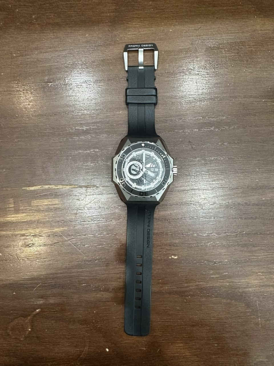 السلام عليكم 
ساعه مستخدمه كلش قليل 
سعرها بتطبيق امزون 255 ألف 
للاستفسار 
واتساب *********** 
موجود توصيل
