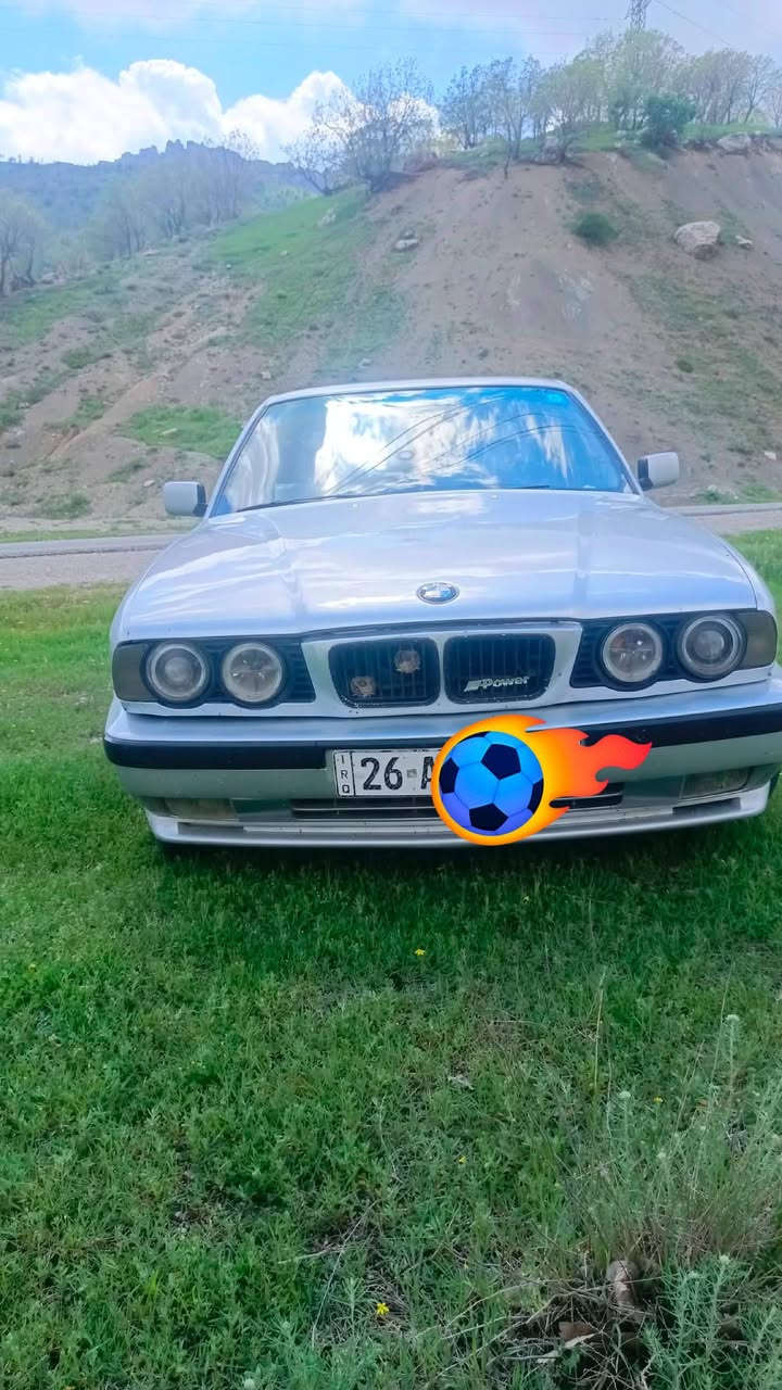 سلام عليكم
525
للبيع او مراوس
موديل 1992
كير ومكينه شرط
اوتاماتيك 
تخم تاير جديد
تبريد شرط مركزي
سنويه جديد بسمي
سعر 60 وبيها مجال
متواجد رقم الهاتف
وتساب ***********
الموشراي لا يخابر
