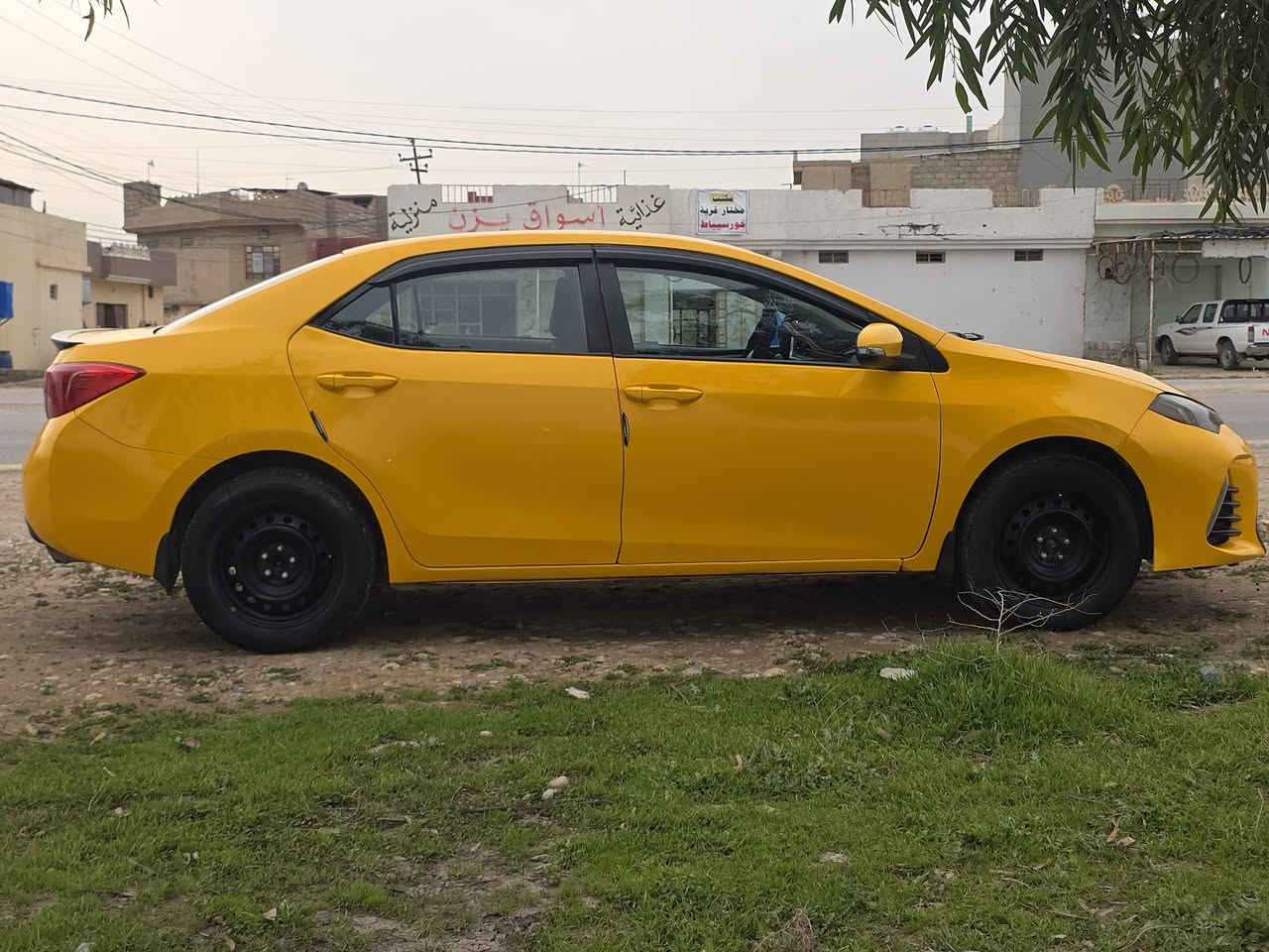 للبيع  تكسي جوال هيئه مصفره موديل 2018 شرط المحرك و الكير سعر 125 وبيها مجال حادثها بجم وبيها طخه من الخلف رقم تلفون ***********
