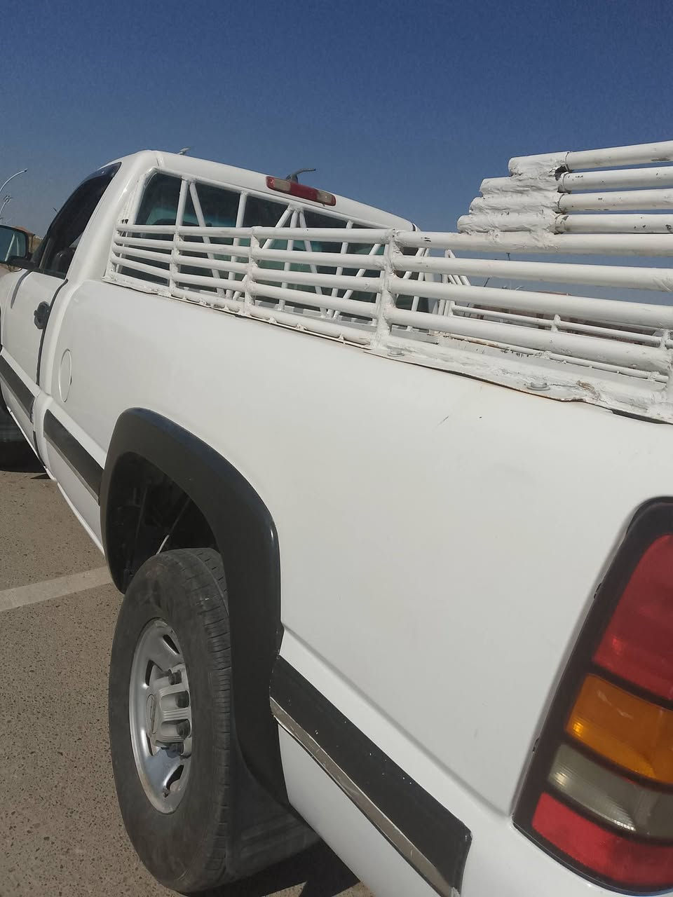 سياره للبيع موديل 2002 سعر 98 وبيهه مجال بصيط ***********/***********
