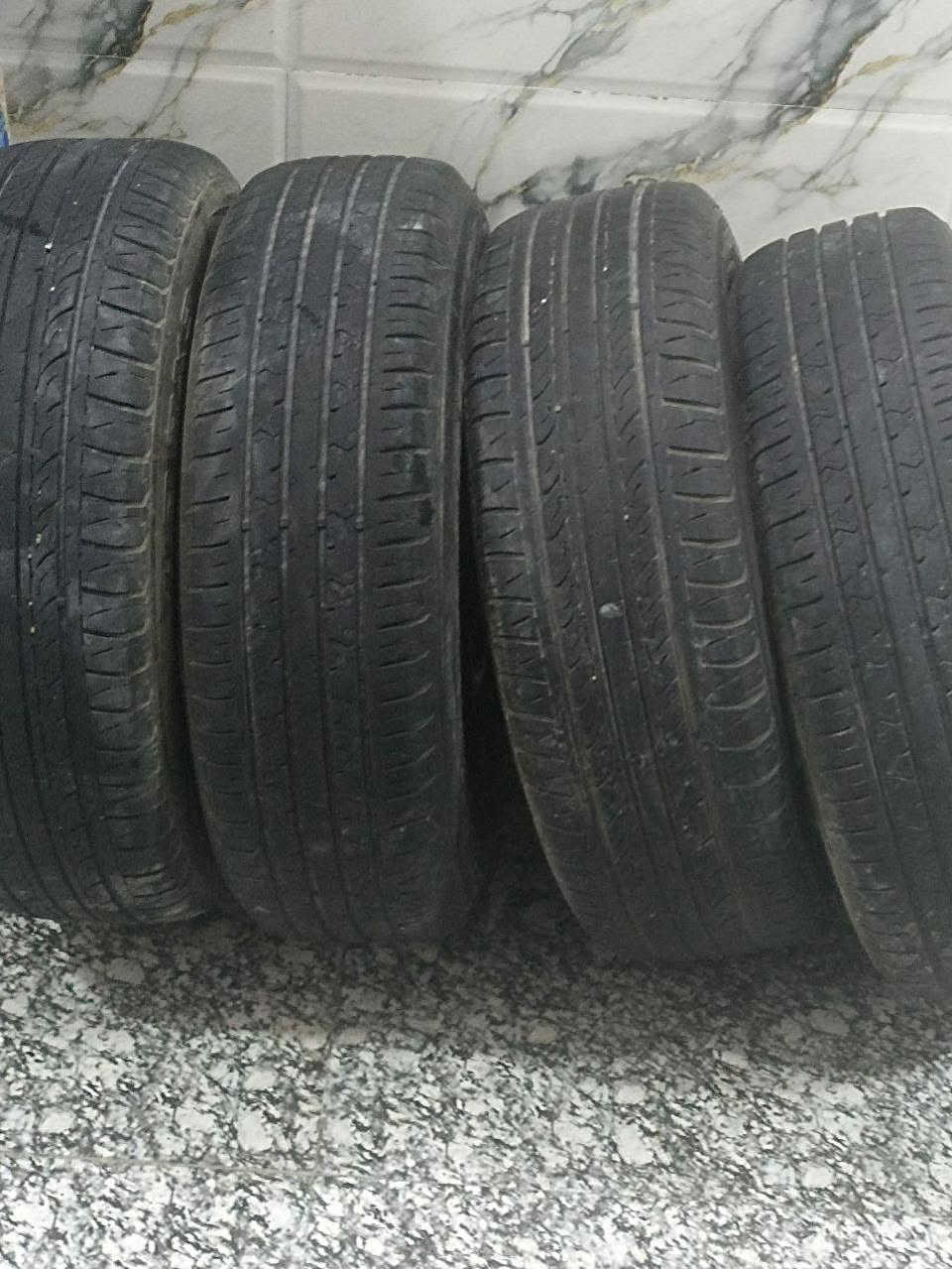 السلام عليكم
للبيع او المراوس
تخم ويالة وتايرات 
حجم15
الويالة صناعتهن كورية
مكفولات من أي عواج او فطر
ومصفرات بلنص

التايرات قياساتهن
195/65/15
نظافتهن80%
مثل ماواضحات بالصور
لسيارات: 
صول
النترا
سوناتا
اوبتما
السعر200وبيهن مجال
العنوان بابل
الرقم بي واتساب: 
***********
