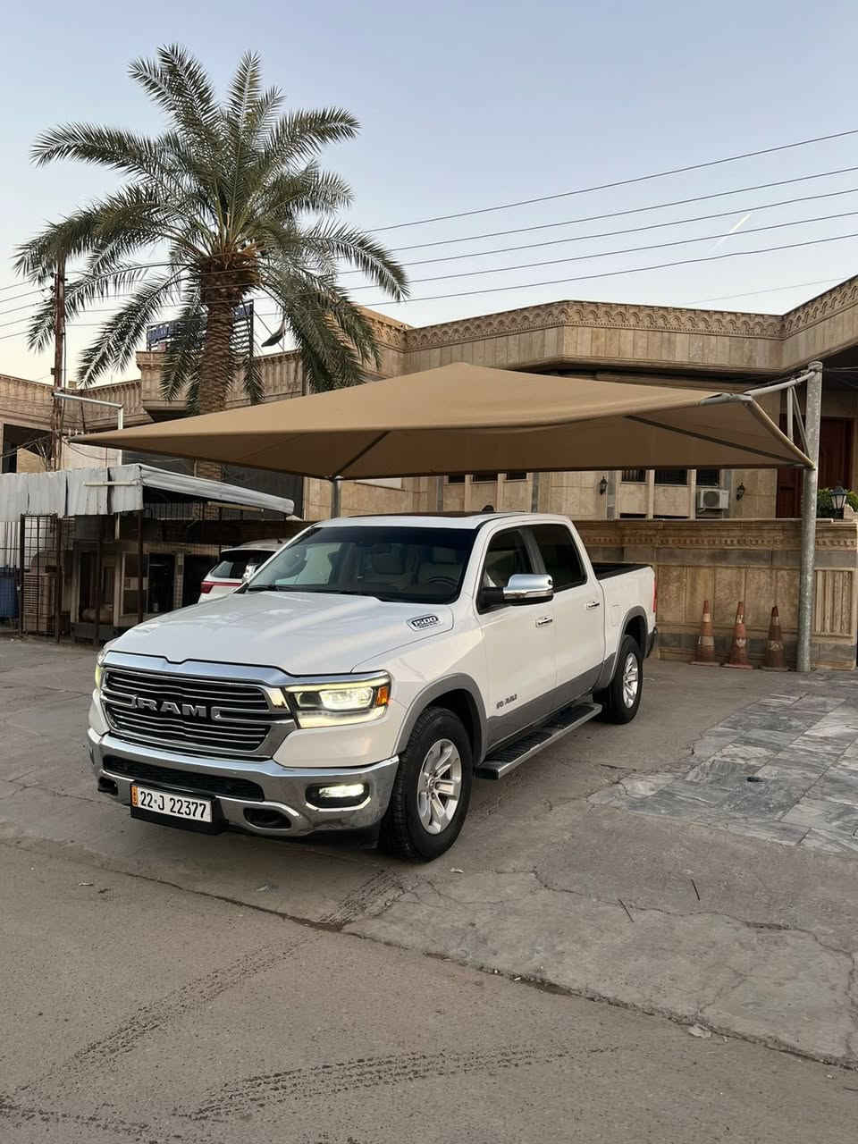 رام 2019 لارامي خليجي 
فول 1/1
باب طويل بدي قصير المرغوب 
محرك 5700
كفاله عامه من الصبغ
فقط بارد جدا بسيط باب خلفي 
ماشيه 74 الف 
بانوراما 
بصمه
خزن ميموري 
داخل حمصي 
كشنات كهرباء
كشنات تدفئه تبريد 
كانتاراا داخله
حساسات
صندوق كهرباء 
باقي المواصفات المعروفه 
السعر 330$ وبيه مجال 
مكان السياره بغداد حي الجامعه 
☎️ ***********0
