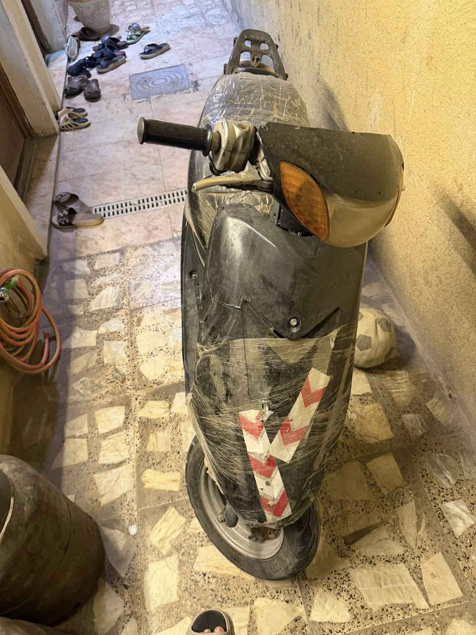 عصفوريه دراجه حلوه ومرتبه نقصها بطاريه والقمجي مال  سكليتر طاك سعره٢٠٠ الف وبيها مجال مكان سبع ابكار مجاور الكريعات والاعظميه وهذا رقمي ***********
