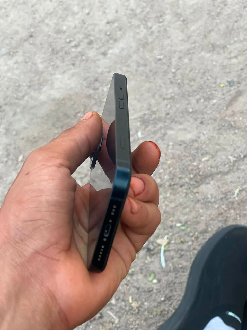 ايفون 13 نضيف كلش بطاريته76 السعر 400.  وقابل للمراوس شنو عندك راسلني *********** وتساب فقط العنوان البصره ابي الخصيب
