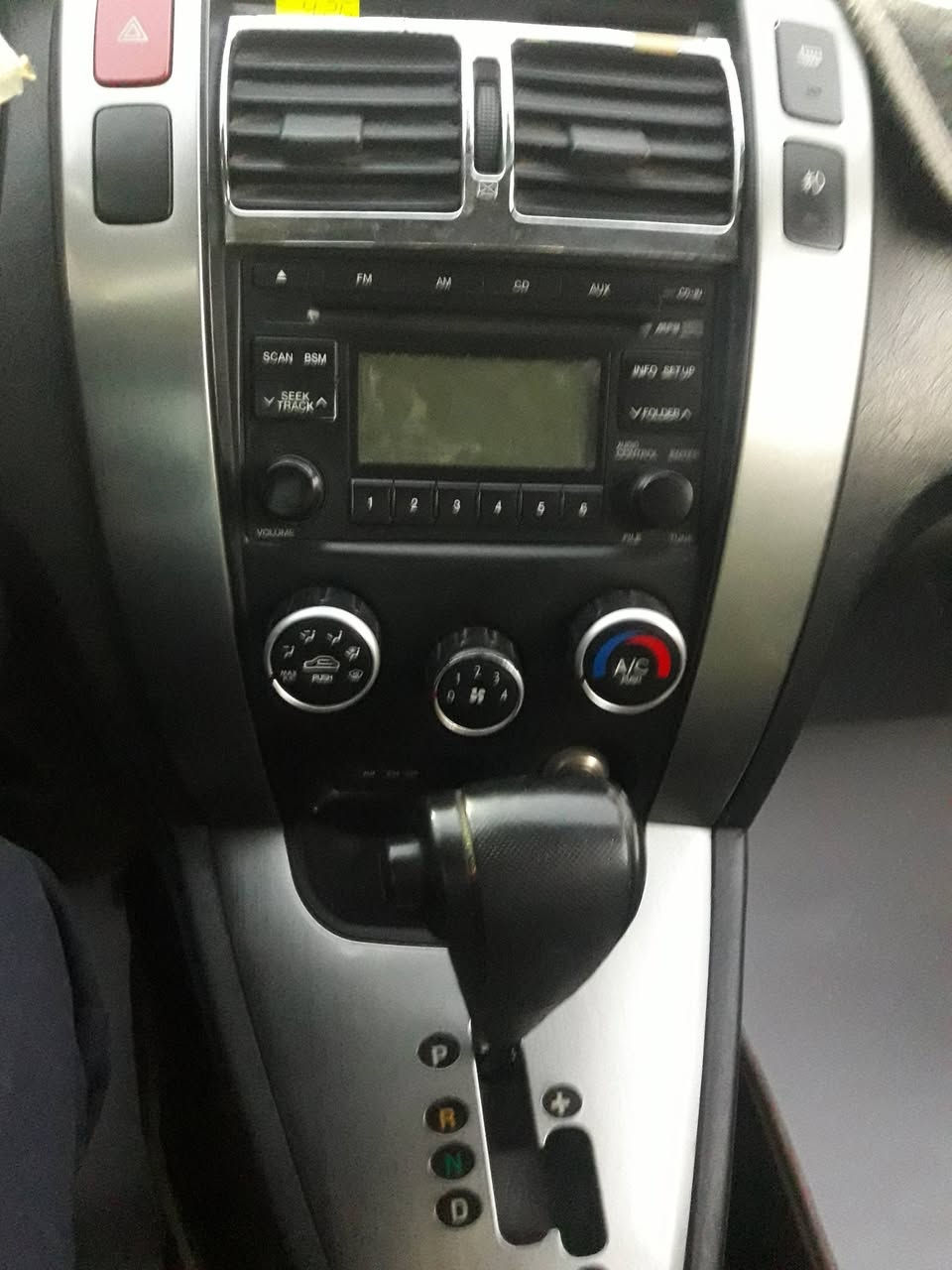 السلام عليكم سيارة توسان للبيع موديل ٢٠٠٩وارد كوري مكفولة من الضربه والصبغ بيه مكانة بارد قليل موضح ب السونار رقم بغداد انكليزي بسمي السعر ١١٥وبيه مجال العنوان بغداد م الصدر رقم الهاتف ***********
