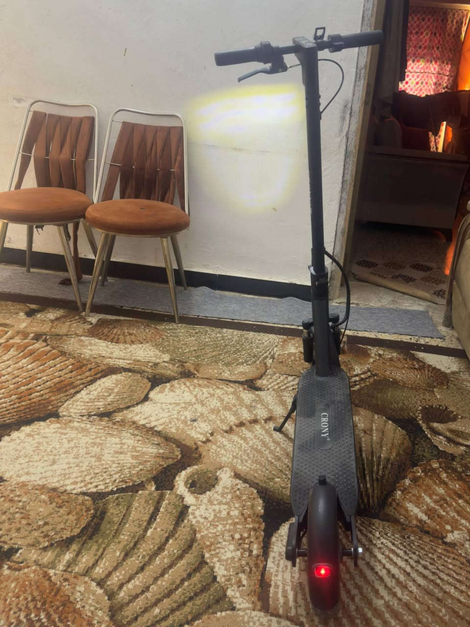 سكوتر للبيع للاستفسار الاتصال على الرقم ***********يحمل وزن 150كيلو مستخدم مرتين قيم واخذه
