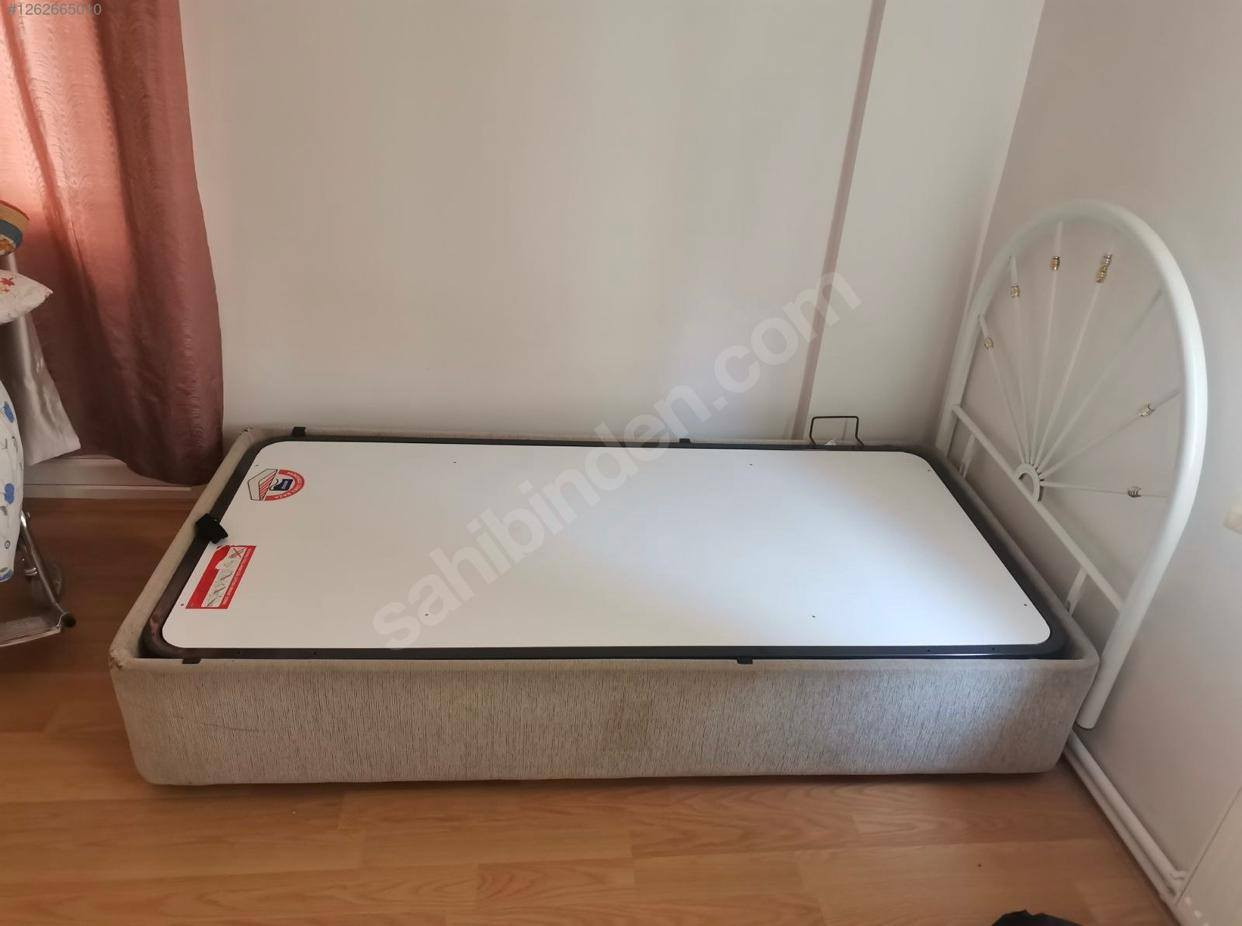 سرير عدد 2 للبيع القطعتين ب 50 الف النظافه ١٠٠ب١٠٠ بيع مستعجل الموقع مجمع الزيتون للتواصل ***********
