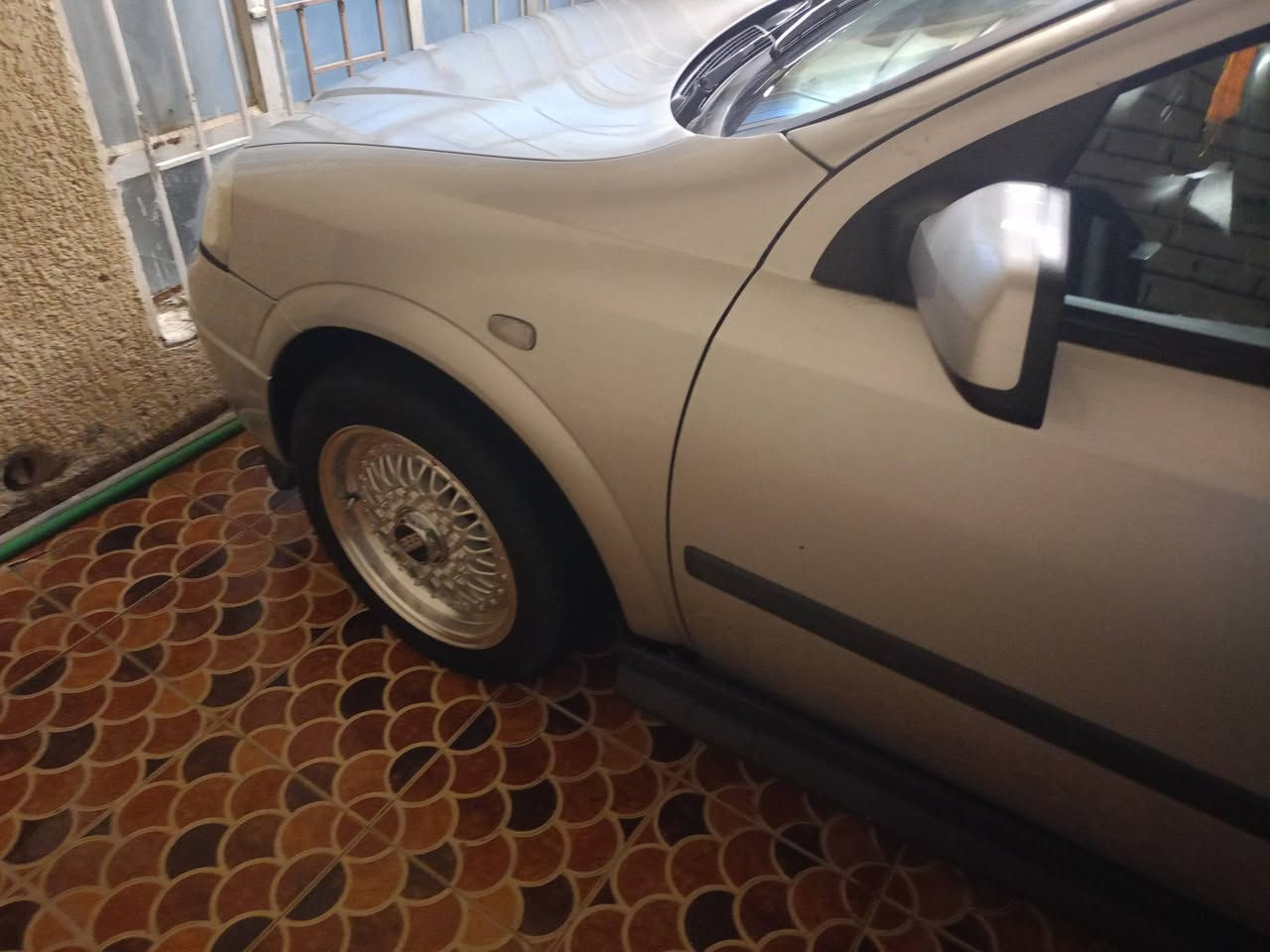 السلام عليكم الرجاء قراءة المنشور ..
اوبل استرا 2002 رقم بغداد باسمي .
السيارة كفاله عامه من الضربه والتبديل بيه بارد بسيط ناشر صورته بالجاملغ الخلفي عكس السائق وبيه جرد بالقماره والبنيد  تخم ويل كب رياضي وتاير جديد صدر أمامي ودبلات خلفيه جديد.
استيرن متحرك .
بوكس تبريد مال حاويه اخذته من ياسين أبو علي كامل هو والتدفئه تبريد ثلاجه.
السيارة بيها خيط بخار روايته للفيتر كال لاستيك ولف بس من اشتغل يطلع دخان من امشي يكطع.
بيها عينه وصينيه بيه رجفه بالتحريكه 
انطيك عينه وصينيه وياها مال حاويه
بيها دجه محرك دايسه انطيك تخم دجات اشتريتهن الهه.
مكان السيارة ديوانيه قضاء عفك سعر 63 ...وبيه مجال
***********
اقسم بالله البيع بسبب البناء السياره جانيها وبالعافيه عالياخذها والسونار مرفق بالمنشور
