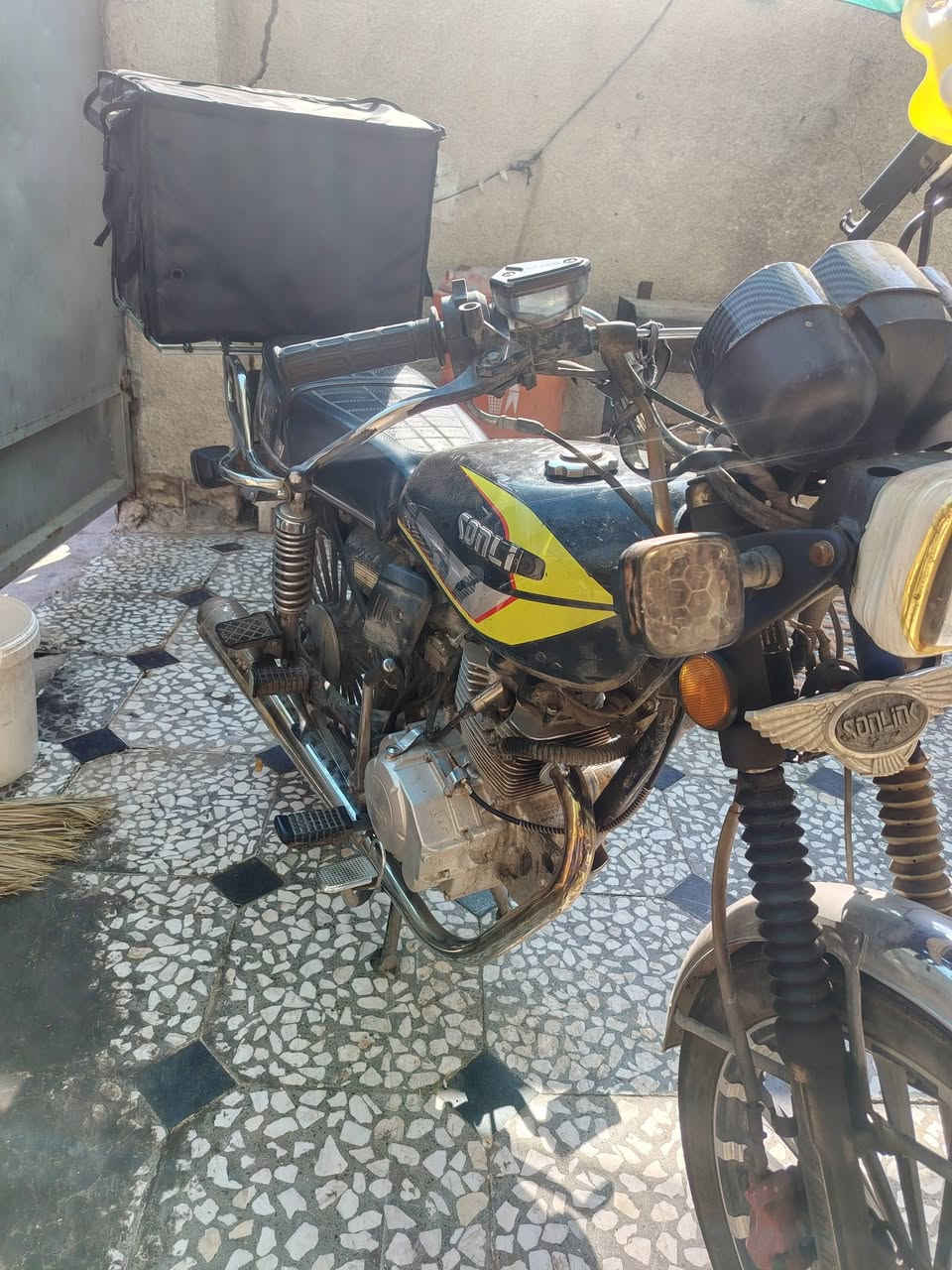 السلام عليكم إيراني محرك 200cc للبيع
دراجة نضيفة محرك وكير وكلجات وكهربائيات مكفولة بيهة نواقص بسيطة تريد سعرهة اتصل على هذا الرقم 
*********** أو هذا *********** موجود واتساب
