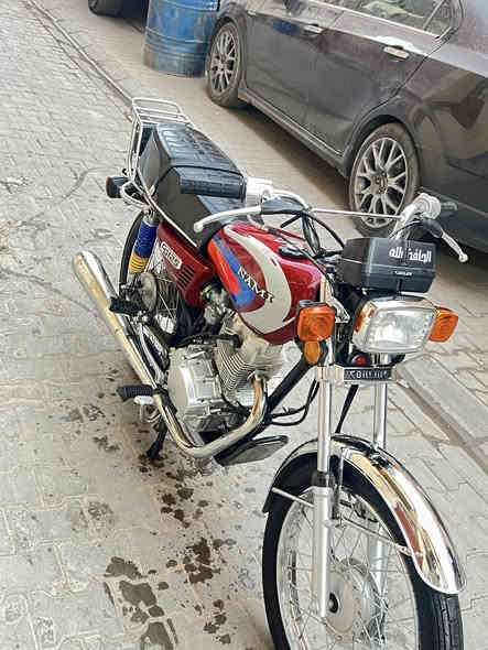 السلام عليكم درجه نامه أربعةكير  درجه زيرو ماشيه خمستلاف موديل 2025 مكفولا كفلا عامه سعره 800 بغداد  الشيخ عمر الرقم ***********
