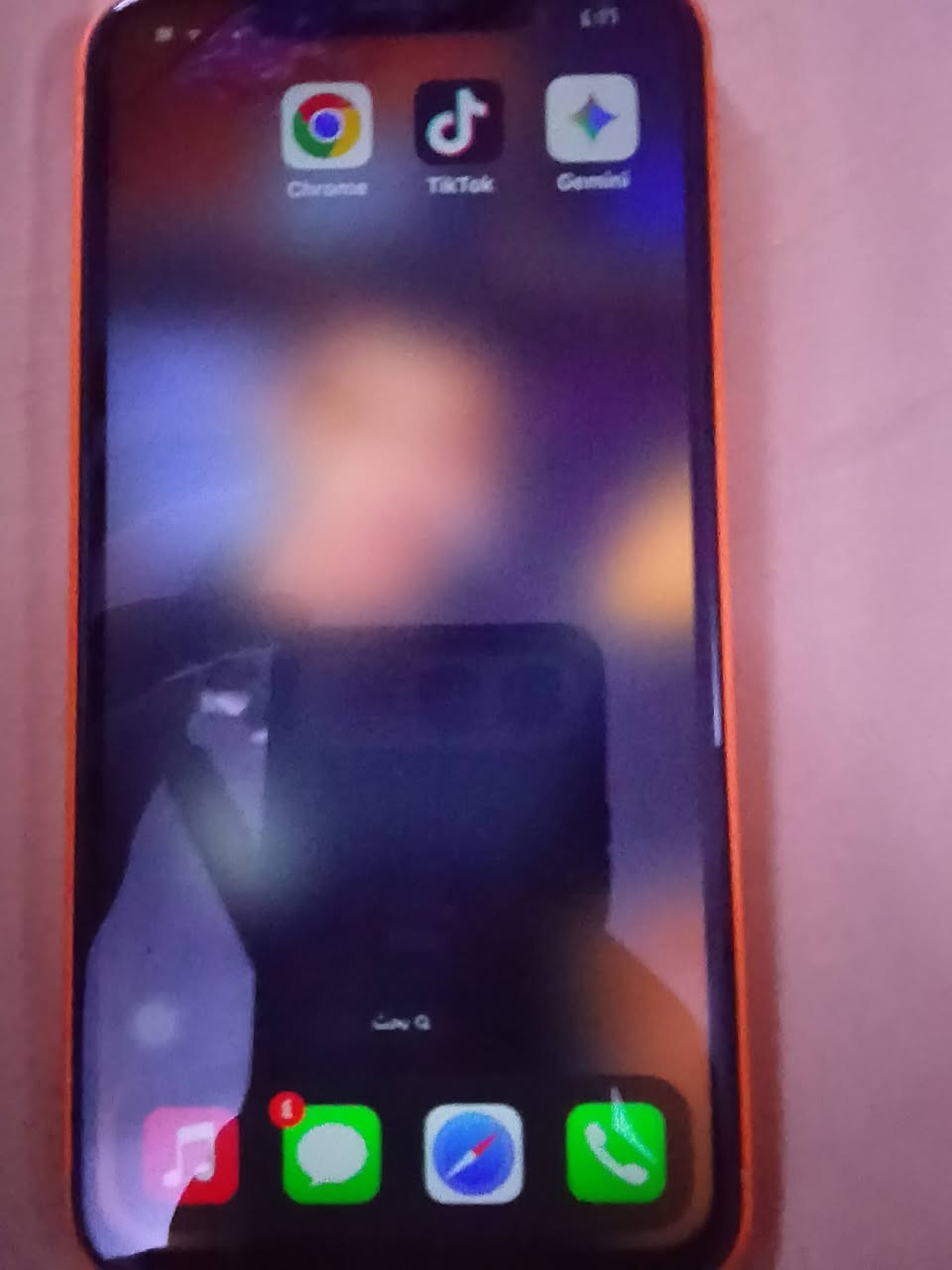 السلام عليكم ورحمة الله وبركاته تليفون إكس ماكس محور 17 جهاز نضيف وبطاريه ميه الذاكره  256
بصمة وجه شغاله 
هاذا رقمي ***********
***********
وبيهن واتساب 
سعر الجهاز 200 وبي مجال
