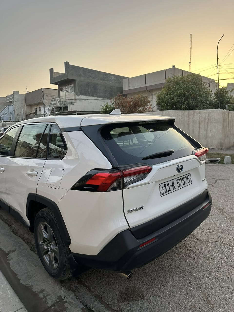 ‏سلام عليكم راف فور موديل 24 ماشي 45,000 كيلو السيارة سونا ر بالمنشورالسيارة أنا مستورد من اليابان ستيرن يمين محول يسار السيارة استخدام شخصي وصالة سنتين عندي أي مشكلة ما بها وشرط السنار ما تطلع محور السعر 178 وبيها مجال مكاني بغداد حي الجامعة ***********
