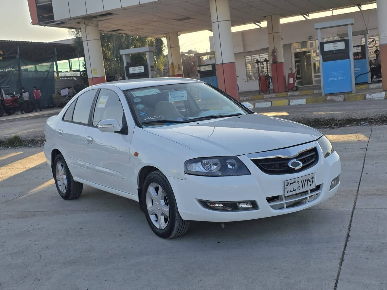 سەنی کۆری بڕاوەی دوبەی
ئۆتۆماتیک ناوزەرد
کامل مەسروف
گێڕو مەکینە بەشەرت
ساردو گەرم بەشەرت
قرچێکی هەیە زۆر کەم
سەقفو شانی بەشەرت
کامل ئەشیای سامسۆنگ
تاقم ویلی سپۆرت
ماڵی مەدەنی بەشەرت
خوار هەموو بازار

سیعر//39 گەڵا کۆتای بێ مەعامەلە

شوێن// هەڵەبجەی شەهید

***********

***********
