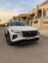 هونداي توسان موديل 2024  . ماشية 34 الف كليو  . كفالة عامة  بصمة تشغيل...