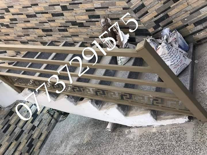 حدادت الخوين عمل البواب ولشبابيك ولمحجرات ولدروجه لخارجيه وتغليف لمناور ولمطابخ لحار ولسقاف لكيسان ولسقاف لكيربي ولسندويج بنل ومحجرات لدرج وكل ما يخص لحداده ويوجد حداد متجول لتصليح البواب المتاكله وتغير لكيلونات وتغير لديكور لشباك او لباب لقديم لنقشه حديثه وكل ما يخص لحداده وبسعار مناسبه ولعمل حسب رغبت لزبون للستفسار خاص او تتصل *********** يوجد واتساب
