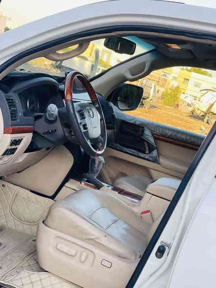 تيوتا لاند كروزر 2015 محدث 2021 
محرك كير حداديه تبريد داخل نظاف كلش 
ماشيه 71 حقيقي تخم تاير جديد 
السياره مصبوغه عام شواصي كفاله 
المكان النجف الاشرف قريه الغدير 
رايده 278 بيها مجال للشراي 
للاستفسار ***********
