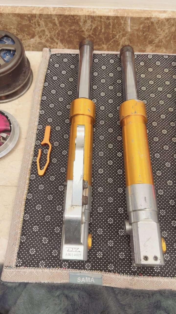 السلام عليكم تزويد سكنس لد جويتر جبير سلف جبير كاربون سكنس لد صدر كلجات اشاير كلشي مكفول وعل شغل كلمن وسعره ***********
