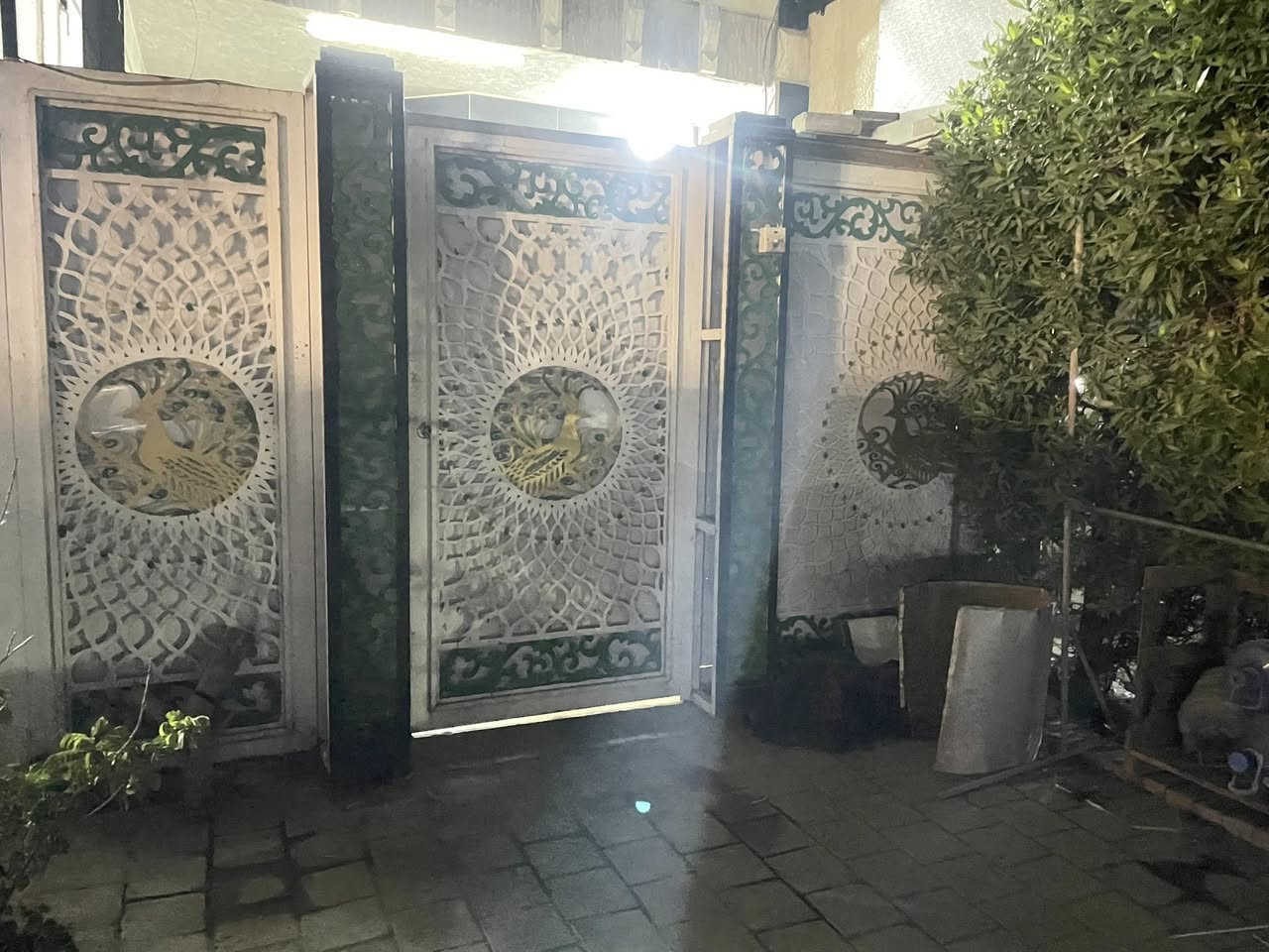 قمرية وباب للبيع    بسعر مناسب             ***********.   واتساب
