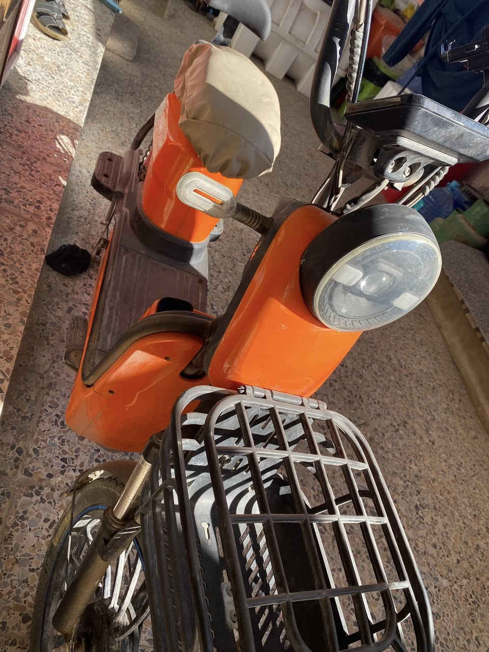 السلام عليكم ورحمة الله وبركاته دراجه شحن للبيع دراجه ما بيه شي  باتريات. ما مبدله بس شايل الزنجيل مالها كلشي. ويها مرايات وكفات جدد وباطريته الاصليه.  وشاحنتها الاصليه هم  موجود السعر 300 مكاني بصره ابو الخصيب🙏


**إذا كنت صاحب هذا الإعلان وتريد حذفه لأي سبب، رجاءا أرسل رسالة إلى الدعم الفني**