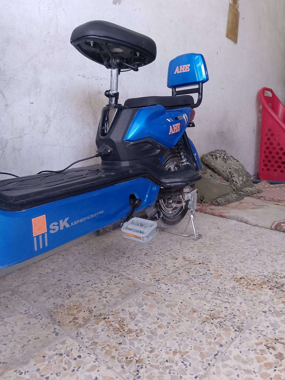 بايسكل شحن حجم 14 للبيع كلشي ما ناقصه كلشي شغال بطاريات بل جيس بايسكل اي عطل نزل من سعره تعال وشوف مكان نجف حي الامير *********** رقمي يشتغل بس واتساب او خاص مازنجر
