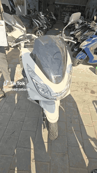 يالله بي سي اكس ياباني مكينه 125كفالة عامة اي نقص مابيهة ماشية 6الف بل يابان وحالين 7كفالة عامة الدراجة سعرهة 19$ورقة ونص مجال كلش قليل ***********مدينه الصدر عنواني سعرهة19ونص مجال حكزالجية بس
