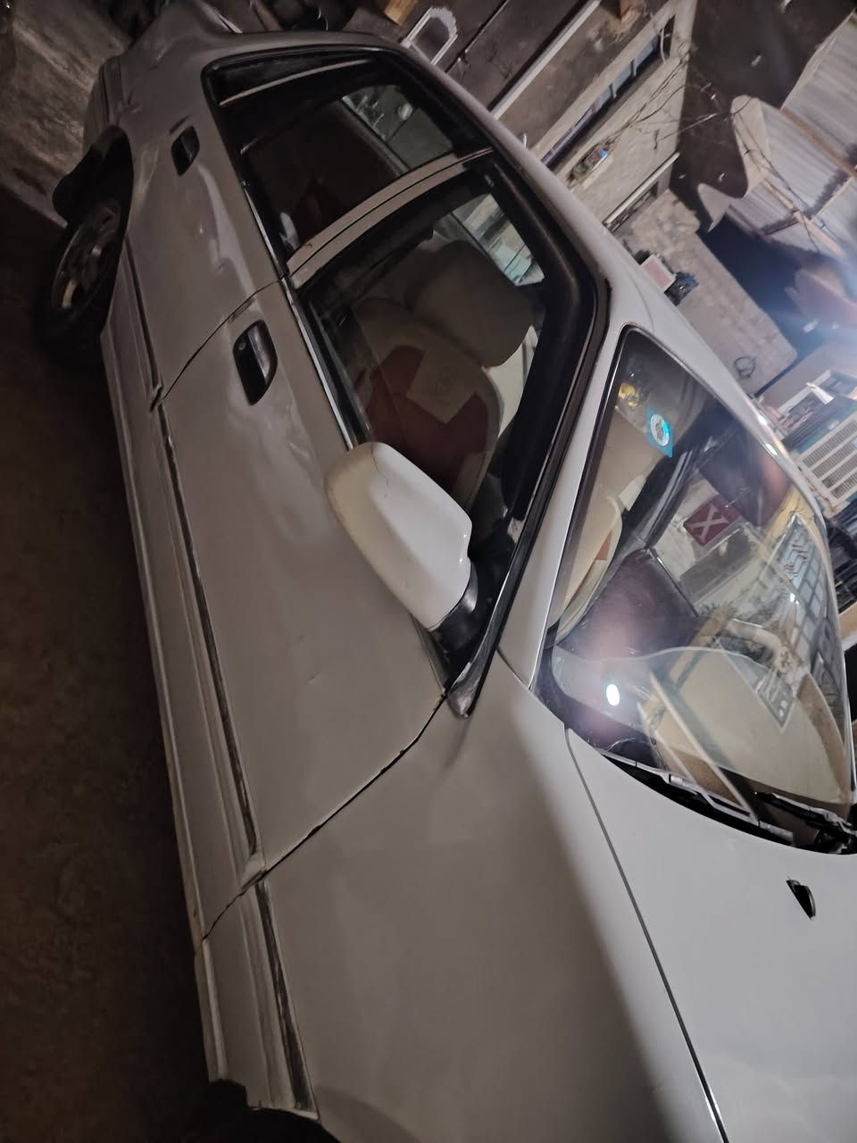 السلام عليكم سياره برنس فراشه للبيع كير محرك كفاله كهربايات كلهن شغالات سياره خير من الله غرفتهة حلوه مثل ما وضح كدامكم بل صور سياره موديل 1996مهزوزه بشهر التاسع رقم نكليزي رقم ديالى بسمي سكن ديالى بعقوبه المفرك معروضه 39وبيهة مجال تواصل على رقم  ***********
