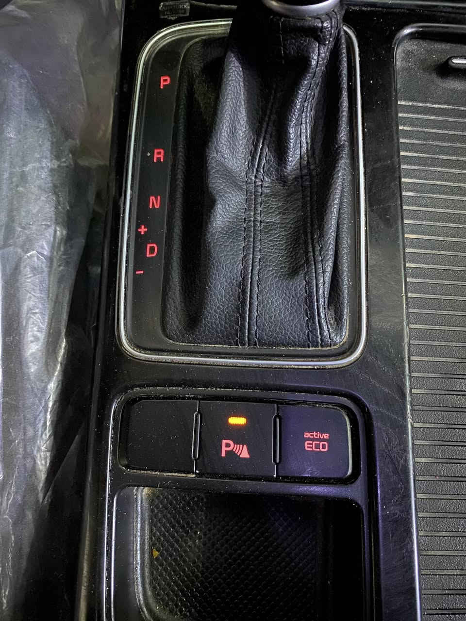 ﷽
سورنتو 2013 بيع مستعجل

160 وبي مجال

خليجي 6 سلندر / بغداد بـ إسمي

مواصفات عادية:

7 راكب

تبريد 3 قطع

حساسات امامي وخلفي

كاميرا

تحكم ستيرن 4 اتجاهات

بلوتوث

مايك

نظام ايكو اقتصادي

سايد بريك رجل

مري شفط

اشارة بالمراية

لد امامي 

كشاف اشارة

كير ومحرك جيد جداً

الضرر باب خلف الصدر رش (بدون داخل)

محرك مفتوح كازگيت ( ليس رواجز)

مكان بغداد / ابي غريب
***********
