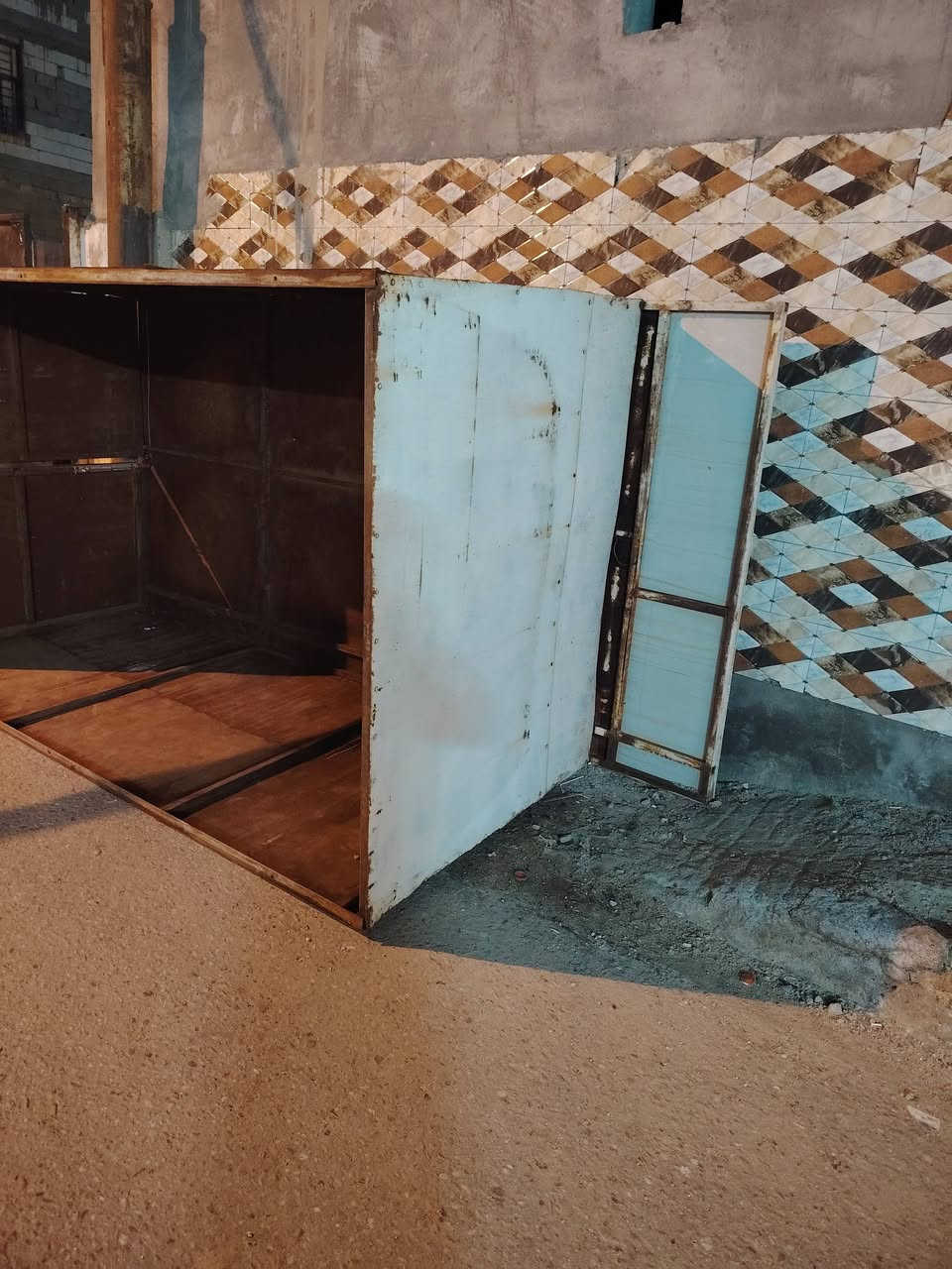 السلام عليكم شباب بوكس مال كيا حمل للبيع المكان بصره قرمه علي السعر 400,000 وبي مجالم***********
