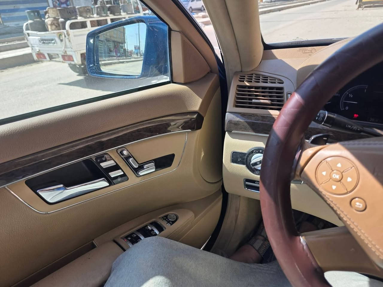 مارسيدس مركبه فضائيه موديل ١٢ اصل ادوات حاويه  كفاله من الضربه والكص بعدهي بريحة الشركه جديده بمعني الكلمة وجاهزه من جميع النواحي كلوب مابيها نقص وفول مواصفات s 63 ولون مميز ومتومه ارقام نكليزي وسنويه ونزلت السعر مستعجل على بيعها ٨٧ قفلها السياره بلناصريه ***********
