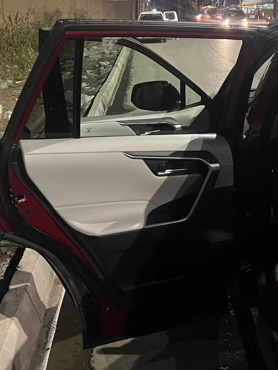 راف فور هايبرد  ٢٠٢٤
مواصفات :-Xle
لايت :- Led - كشن السايق كهرباء - وباقي الموصفات معروفه 
ماشية ٣٤٥٠٠ الف ميل قابل للزيادة 
السعر ٢٣٥ وبيها مجال بسييط 
- السيارة خير من الله كلشي مناقصها فقط بعض التكحيلات   
- ⁠للتواصل  على الرقم *********** 
- ⁠بغداد حي الجهاد
