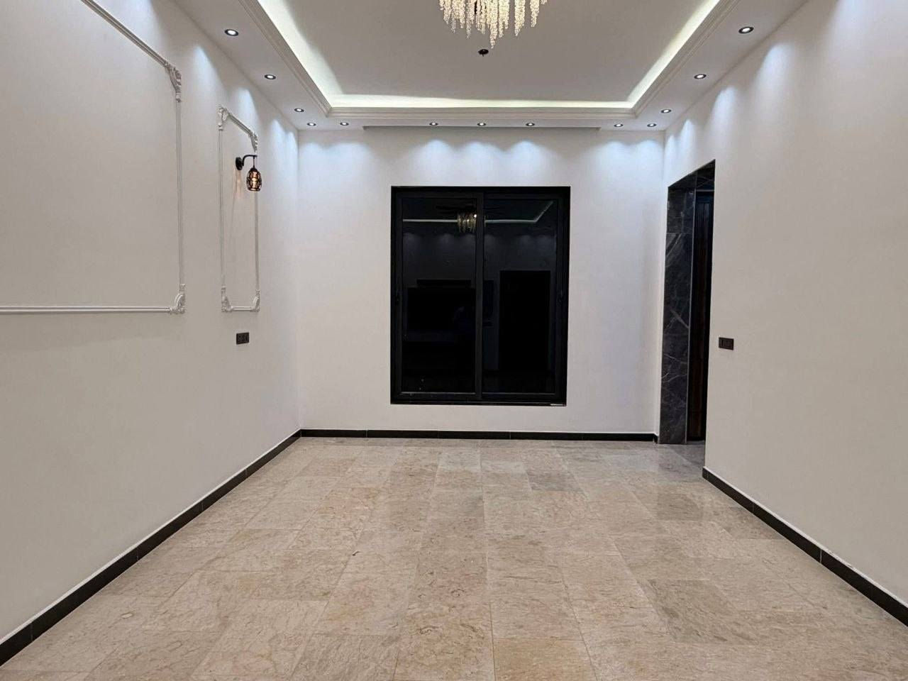 🏡 دار حــديــث لــلــبــيــع
━━━━━━━━━━━━━━━━━━━━
📐 الــمــســاحــة: 200 متر
📜 طــابــو صــرف
🏗 بــنــاء حــديــث (2026)
━━━━━━━━━━━━━━━━━━━━
📍 الــمــوقــع: بابل – حي الجزائر
مقابل المحكمة الاتحادية
━━━━━━━━━━━━━━━━━━━━
🏠 تــفــاصــيــل الــدار (طــابــقــيــن):
🔹 الطـــابـــق الأول:
• غــرف نــوم عـــدد (2)
• اســتــقــبــال
• هــول
• مــطــبــخ
• مــجــمــوعــة صــحــيــة (داخــلــيــة + خــارجــيــة)
• مــنــور
• حــديــقــة داخليــــة + خارجيـــة 
• كــراج

🔹 الطـــابـــق الـــثـــانـــي:
• غــرف نــوم عـــدد (2)/غــرفــة ســويــت
• مــجــمــوعــة صــحــيــة
• هـــــول
━━━━━━━━━━━━━━━━━━━━
🛣 عــرض الــشــارع: 20 متر
━━━━━━━━━━━━━━━━━━━━
💰 الــســعــر: 460 مليون
✨ قابــــــل للتفــــــاوض 
━━━━━━━━━━━━━━━━━━━━━
📞 لــلــاســتــفــســار والــاتــصــال
🏢 مــكــتــب عــقــارات أَبــراج بــابــل:
• ***********
• ***********
• ***********
🏢 مــوقـــع الــمــكــتــب:
📍 بــابــل – حــي الــجــزائــر – مــقــابــل الــجــســر الــدولــي
━━━━━━━━━━━━━━━━━━━━━━

