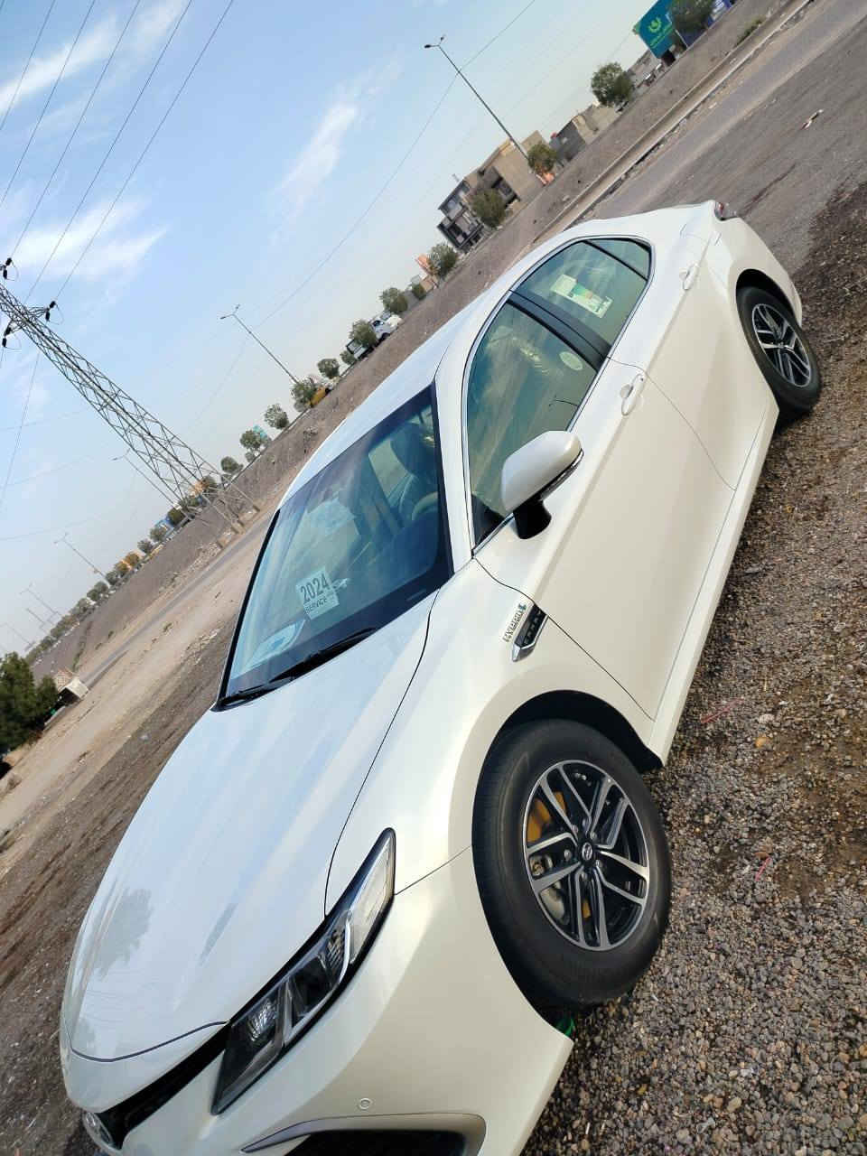 السلام عليكم كامري للبيع موديل 24 هايبرد خليجي ماشيه 30 كفاله عامه عنوان السياره  بغداد ابو غريب ***********
