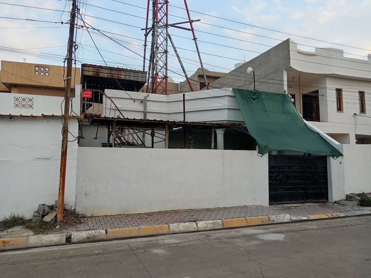 دار طابو طابق واحد للبيع
عليه برج اسياسل الوارد السنوي
٥ ملايين ومؤجر حاليا ب ٣٠٠ ألف بالشهر 
المساحة / ٢٠٠ متر
العنوان / كركوك حي العسكري خلف صيدلية كردستان
السعر / ١٦٠ مليون
للاتصال / ***********
